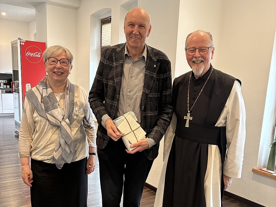 Auch P. Toni Witwer wurde als neuer Leiter des Jesuitenkollegs in Innsbruck in der Diözesankonferenz willkommen geheißen. / Ordenskonferenz Diözese Innsbruck Auch P. Toni Witwer wurde als neuer Leiter des Jesuitenkollegs in Innsbruck in der Diözesankonferenz willkommen geheißen.