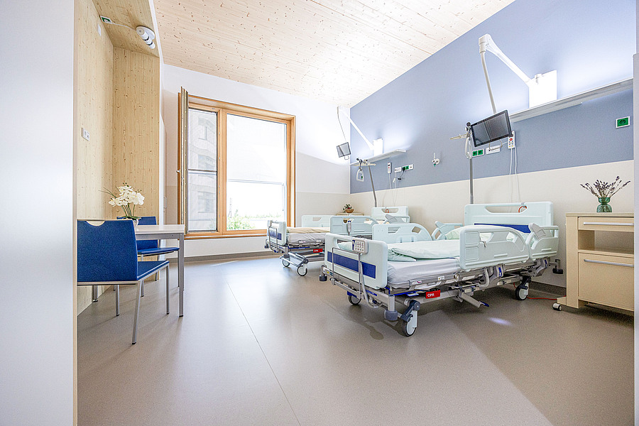 Als erstes mehrstöckiges Krankenhaus in Holzbauweise in Österreich setzen die Elisabethinen Graz besondere Akzente in den Bereichen Nachhaltigkeit, Aufenthaltsqualität und therapeutische Architektur. / Robert Illemann Als erstes mehrstöckiges Krankenhaus in Holzbauweise in Österreich setzen die Elisabethinen Graz besondere Akzente in den Bereichen Nachhaltigkeit, Aufenthaltsqualität und therapeutische Architektur.