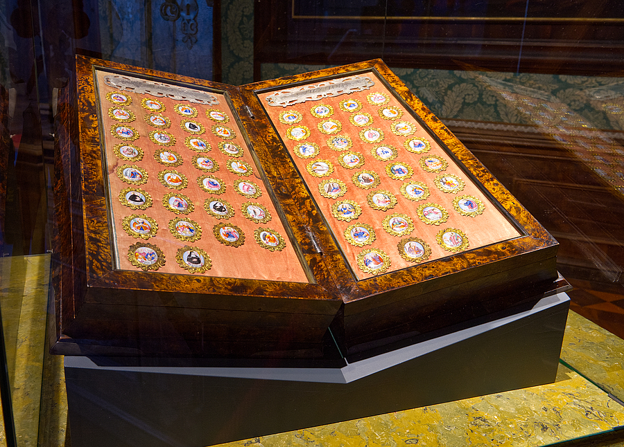 Der Göttweiger Heiligenkalender in der Sonderausstellung 2025.