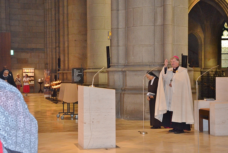 Der Ordenstag der Diözese Linz fand seinen Abschluss bei einer gemeinsamen Vesper mit Bischof Manfred Scheuer.