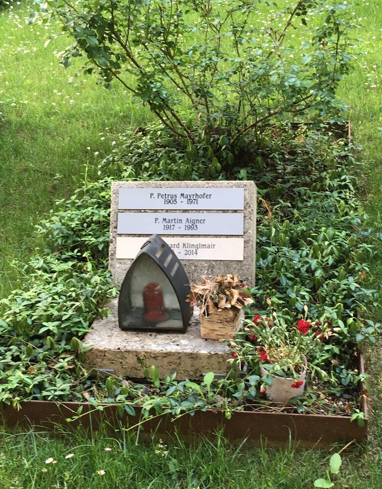 Grabstätte von P. Petrus Mayrhofer im Klosterfriedhof Kremsmünster 