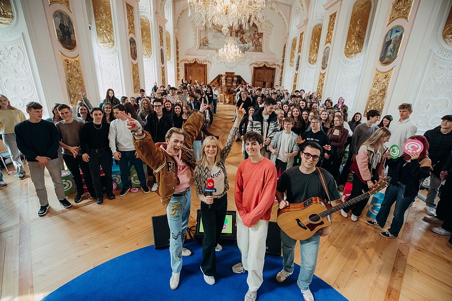 Die Ö3‑Community‑Show „Frag das ganze Land“ war am 18. März 2026 in der HAK Lambach zu Gast.