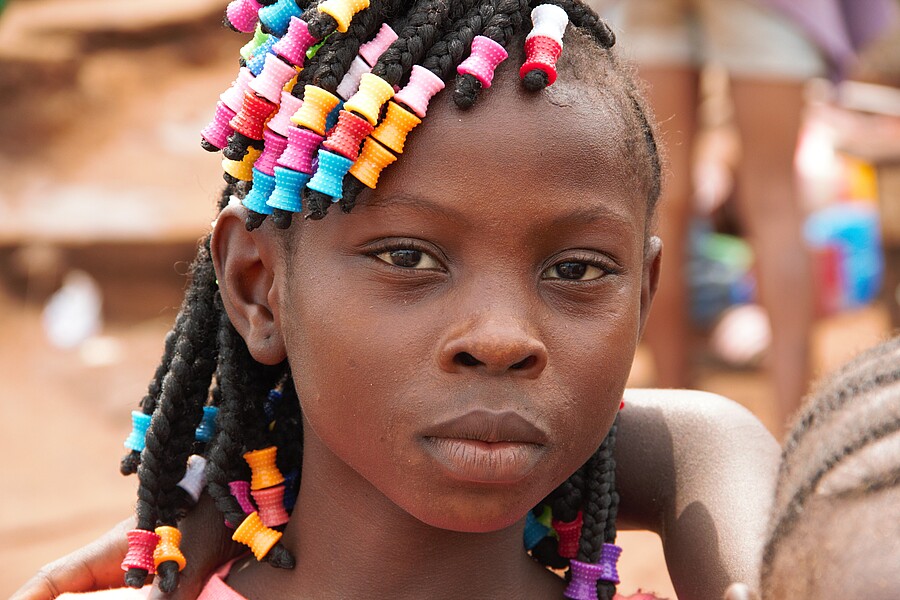 „Don Bosco Fambul“ unterstützt in Sierra Leone gezielt Mädchen und junge Frauen, die Opfer sexueller Ausbeutung wurden und zur Prostitution gezwungen waren.