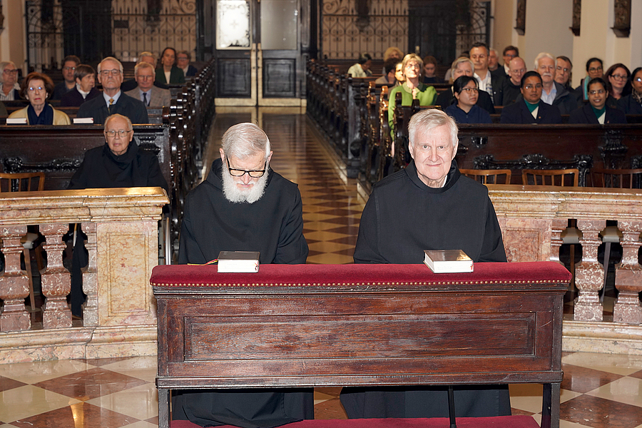 Frater Edmund Scherer und Frater Christoph Meißner (v.l.) feierten am 1. Mai 2026 ihr 60-jähriges Professjubiläum.                      