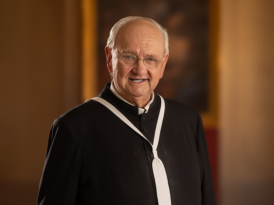 Der Augustiner-Chorherr Andreas Redtenbacher brachte eine Neuauflage des Bildbands „Wo sich Wege kreuzen“ heraus.