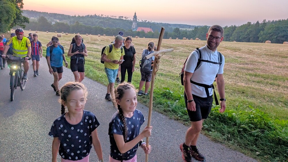 Pater Clemens Hainzl beim abendlichen Aufbruch