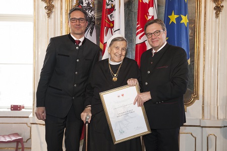 Die Fotografen
Charly Lair
Meinhardstrasse 16
6020 Innsbruck, Die Fotografen