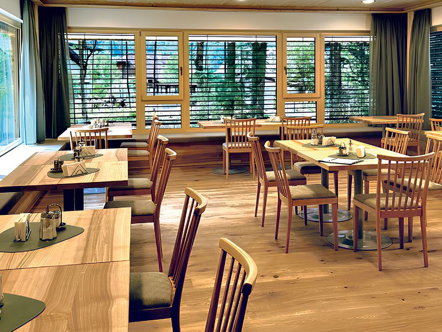 Vom Speisesaal des neuen Hauses ist ein direkter Blick in den Garten möglich. / KIZ/JW Vom Speisesaal des neuen Hauses ist ein direkter Blick in den Garten möglich.