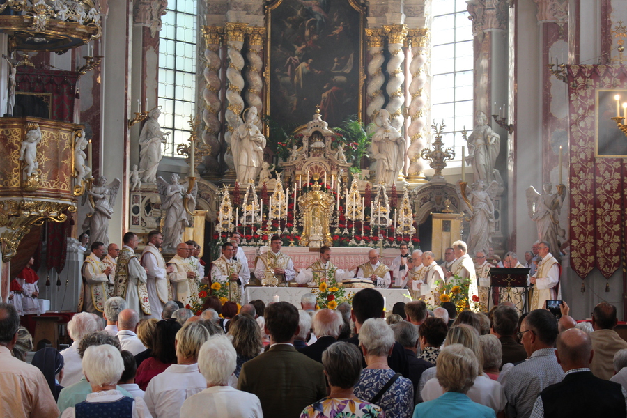 Am 28. August 2024 gedachte das Kloster Neustift seinem Ordensvater und feierte das 65-jährige Priesterjubiläum von H. Friedrich Gasser.