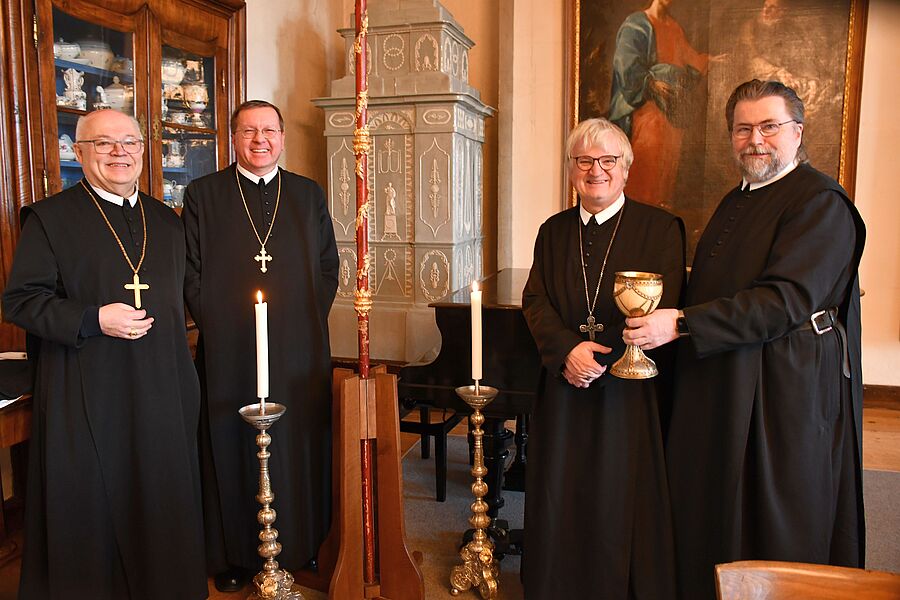 Petrus Pilsinger bleibt bis zur Vollendung seines 70. Lebensjahres Abt des Stifts Seitenstetten. Die Wahlkommission bildeten Abtpräses Johannes Perkmann aus dem Stift Michaelbeuern (2.v.l.), Abt Gerhard Hafner aus dem Stift Admont (3.v.l.) und Prior 