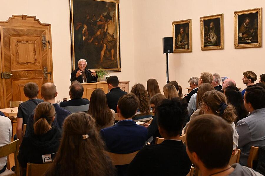Im „Treffpunkt Benedikt“ am 8. November 2025 war der ehemalige Bundeskanzler Wolfgang Schüssel zu Gast.