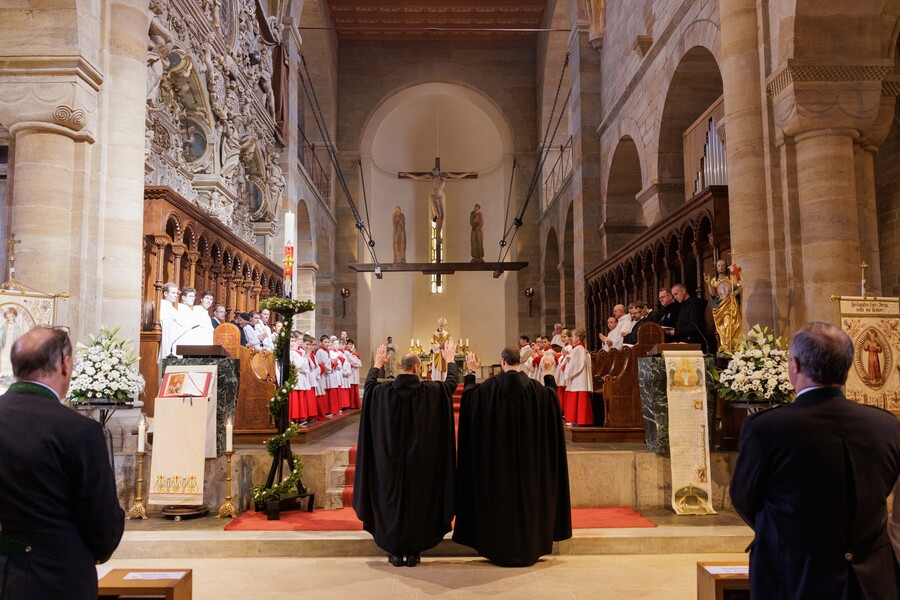 Vor Abt Johannes Fragner und der Gemeinschaft in Seckau legten Br. Augustinus und Br. Konrad ihre Ewigen Gelübde ab.