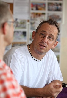 Bruder Lothar Wagner ueber die Don Bosco ?Child Line 116? / Jˆrg Loeffke, Joerg Loeffke Bruder Lothar Wagner (39), Leiter der Don Bosco-Jugendhilfeeinrichtung in Freetown, Sierra Leone