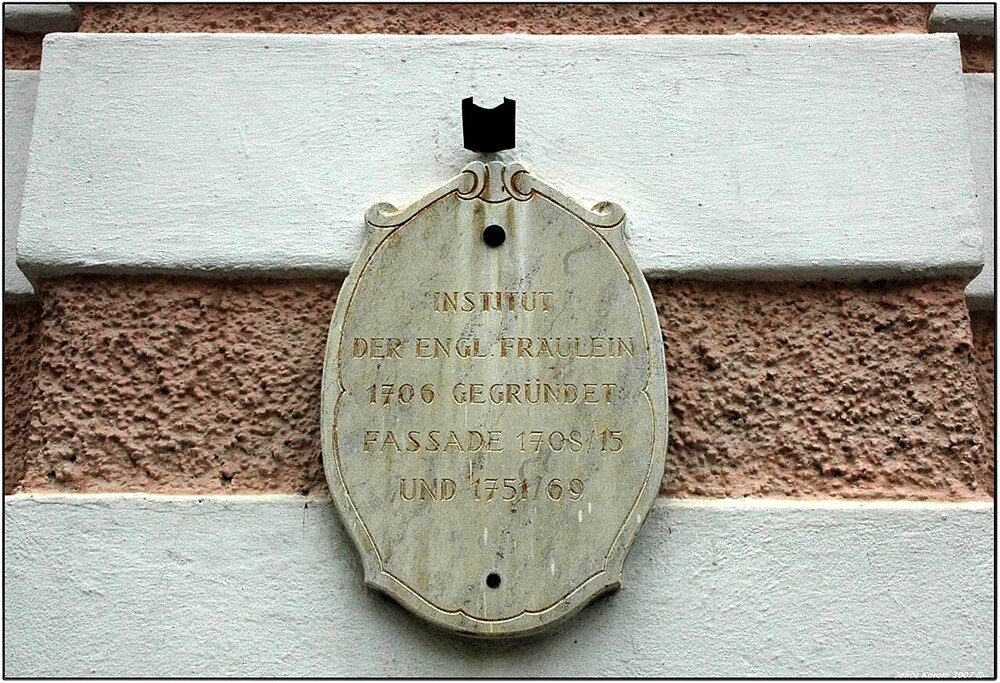 Plakette Mary Ward / János Korom Dr. from Wien, Austria, St. Pölten 047 (5909190635), CC BY-SA 2.0 Plakette Mary Ward