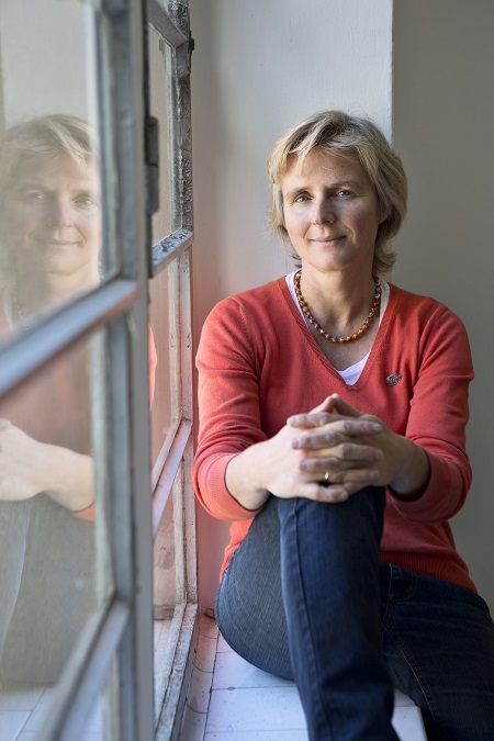 Melanie Wolfers / Cathrine Stukhard/laif Portrait von Melanie Wolfers, Autorin, Theologin und Ordensfrau, Einzelportrait, Oesterreich, Wien, 15.10.2013
|| Die Deutsche hatte nach ihrem Theologie und Philosophie Studium in theologischer Ethik promoviert, als Dozentin fuer Philosophie gearbe