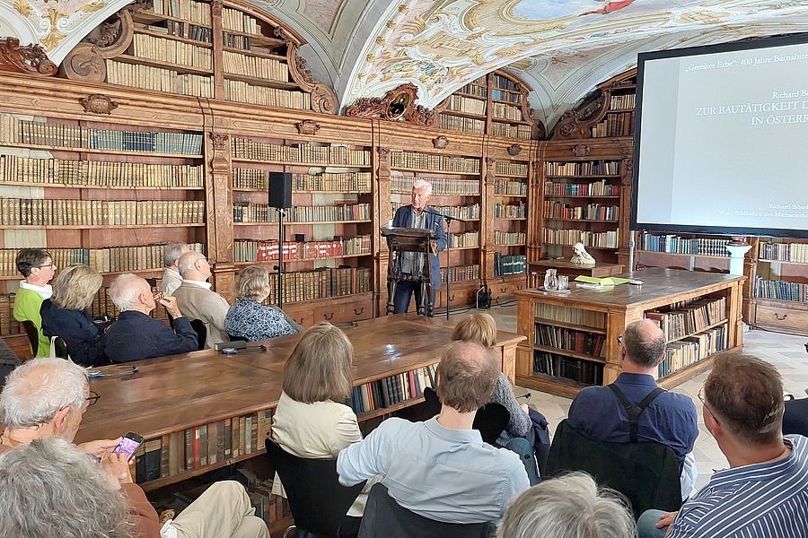 Kunsthistoriker Richard Bösel sprach über die Baugeschichte der Barnabiten in Österreich.