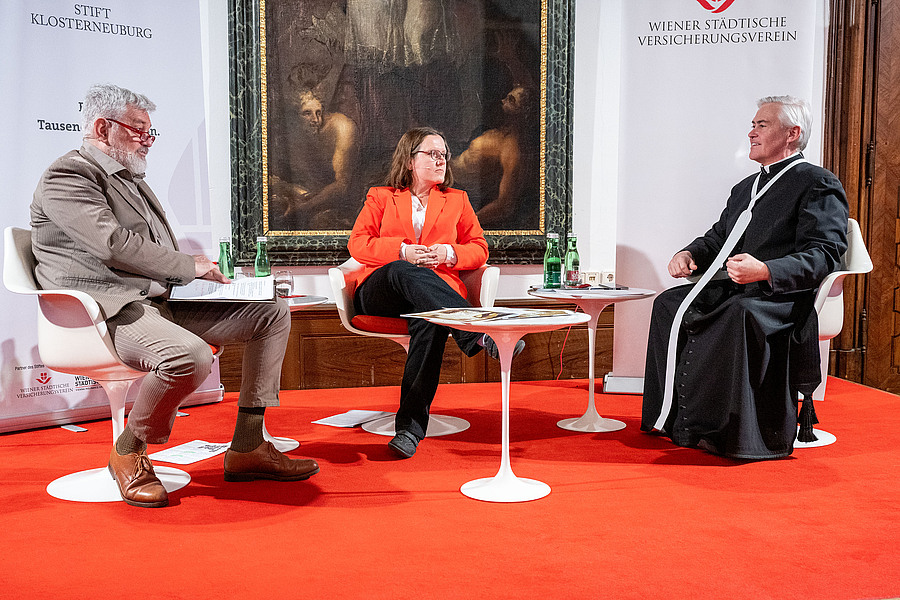 Die Wiener Historikerin Manuela Mayer und der Klosterneuburger Stiftskämmerer Elias Carr diskutierten zum Thema „Sind alle Menschen gleich geboren? Wie verbinden sich die Ideen Thomas Jeffersons mit der Herrschaft Maria Theresias?“.