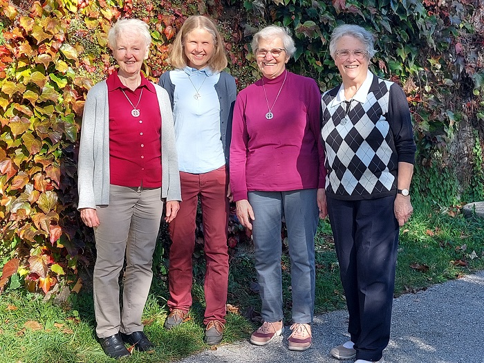 Das Exerzitien- und Gästehaus im Kloster Kirchberg wird im Dezember 2024 geschlossen. Die vier Schwestern (v.l.n.r.), Sr. Helene, Sr. Teresa, Sr. Christine und Sr. Angelika, bleiben im Kloster. / Dominikanerinnen Kirchberg Das Exerzitien- und Gästehaus im Kloster Kirchberg wird im Dezember 2024 geschlossen. Die vier Schwestern (v.l.n.r.), Sr. Helene, Sr. Teresa, Sr. Christine und Sr. Angelika, bleiben im Kloster.