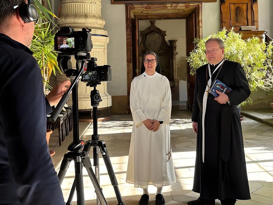 „Das Leben ist stärker als der Tod“, betonen die ÖOK-Vorsitzenden Sr. Franziska Madl und Propst Anton Höslinger in ihrer Osterbotschaft.