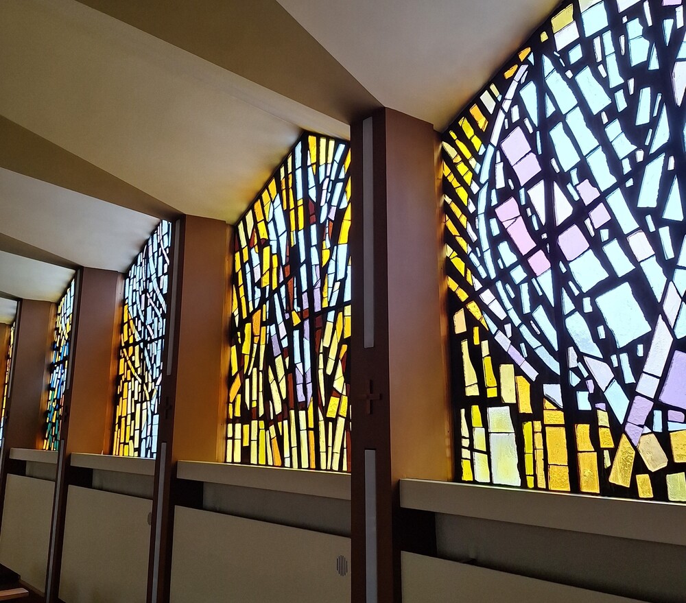 Martina Resch Buntfenster in der Konventkapelle der Elisabethinen Linz