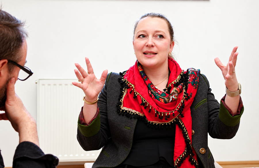 „Jede einzelne Veränderung trägt auch zu einer gesellschaftlichen Veränderung bei“, ist Magdalena Nauderer überzeugt. Die JWL-Verantwortliche für den Irak und den Nahen Osten erlebt, wie Bildung Frauen neue berufliche und persönliche Möglichkeiten er