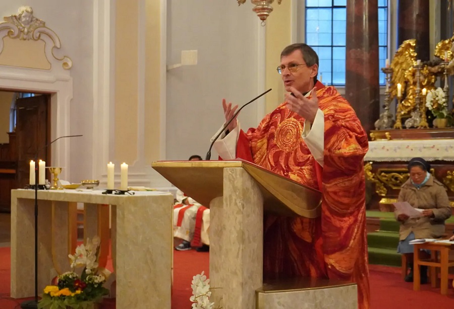 Provinzial P. Christian Stranz feierte zum Abschluss der „Steyler Woche“ einen feierlichen Gottesdienst mit der Schulgemeinschaft.