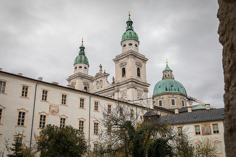 Die „SonntagsZEIT“ ist offen für alle, die den Sonntag bewusst mit den Benediktinern von St. Peter begehen möchten.
