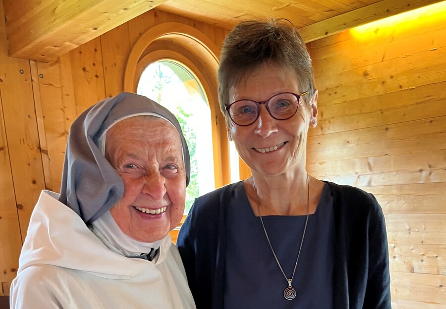 Auch den Betlehemschwestern auf der Kinderalm statteten Sr. Christine Rod und Peter Bohynik einen Besuch ab.