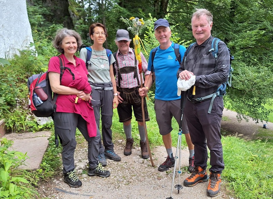 Der Linzer Bischof Manfred Scheuer (rechts) kehrte zur Pause im Europakloster Gut Aich ein.