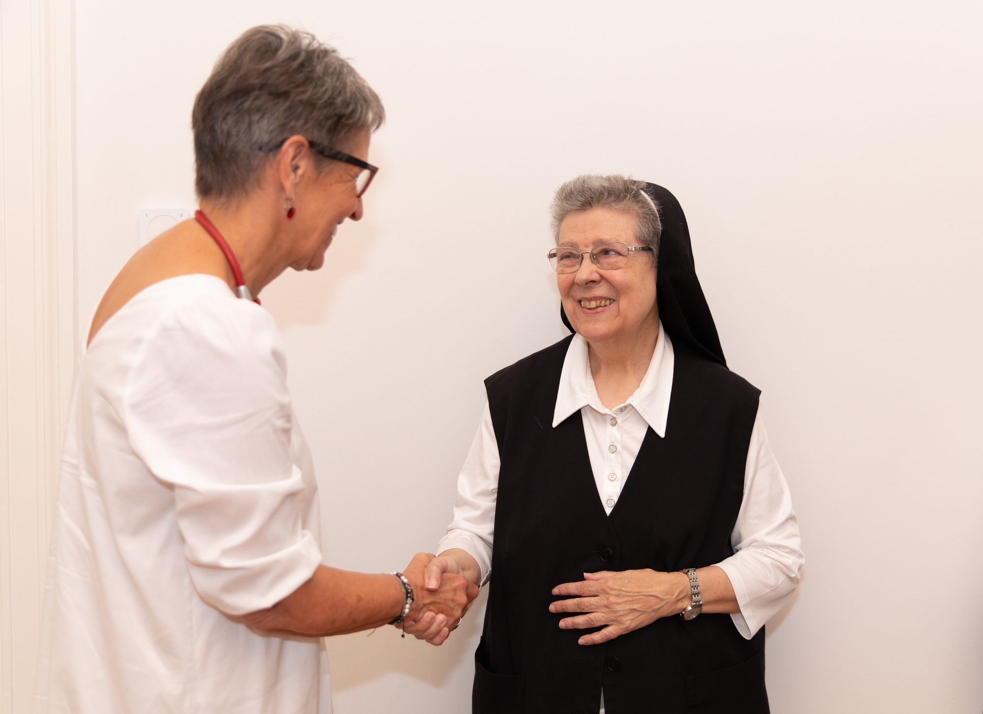 Sr. Beatrix Mayrhofer bei der Übergabe im August 2022