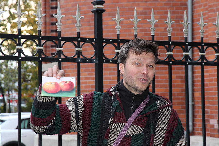 Br. Emanuel Huemer sprach bei der Feier unter anderem über die Geschichte des Korbiniansapfels.
