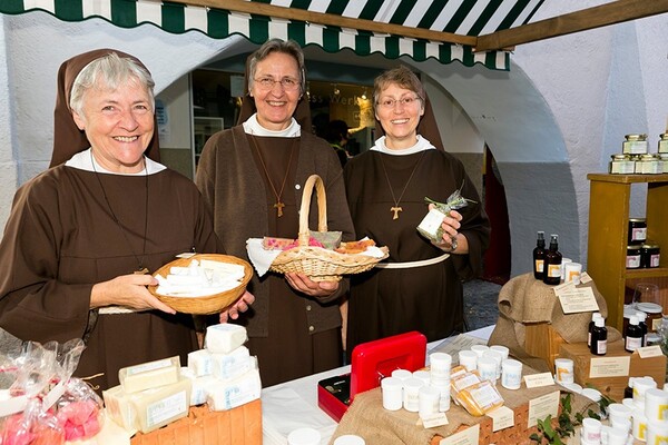 Klaraschwestern beim Bludenzer Klostermarkt