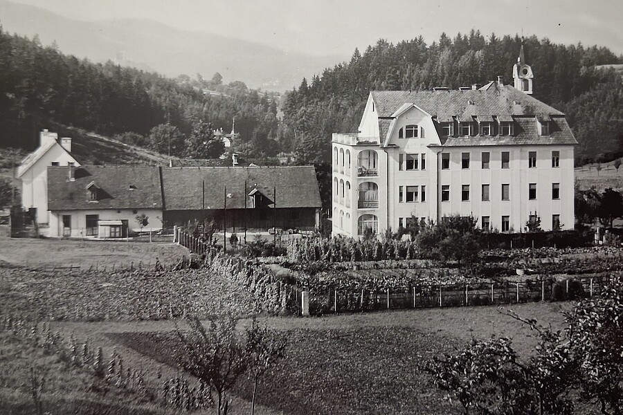 Das Kloster Maria Rast wurde 1911 speziell als Ort für die älteren Barmherzigen Schwestern gegründet. / Barmherzige Schwestern Das Kloster Maria Rast wurde 1911 speziell als Ort für die älteren Barmherzigen Schwestern gegründet.