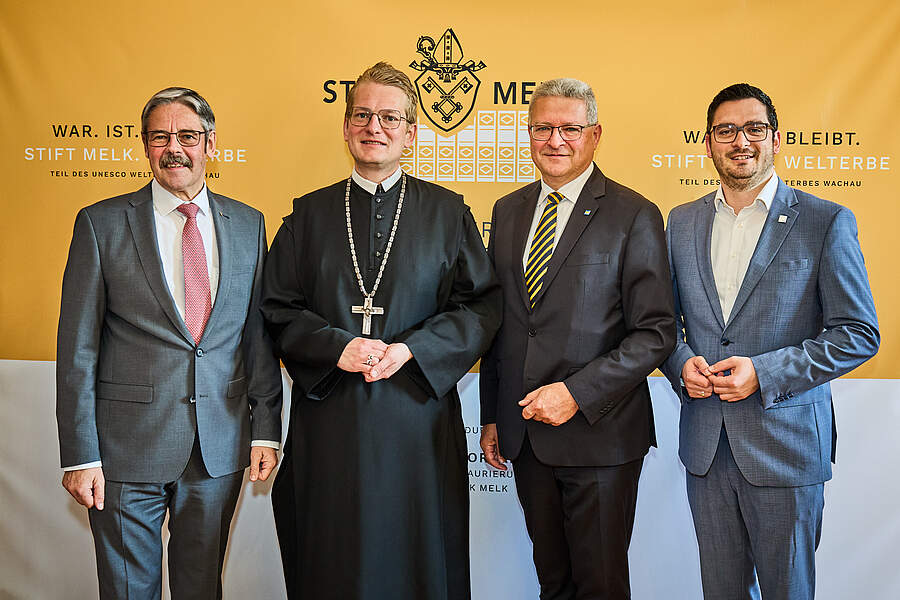 Erwin Hameseder (Präsident des Fördervereins Ex Litteris Immortalitas), Abt Ludwig Wenzl, Hermann Dikowitsch (Leiter der Abteilung Kunst und Kultur des Landes NÖ) und Bürgermeister Patrick Strobl informierten über den Start der fünften Etappe der Bib