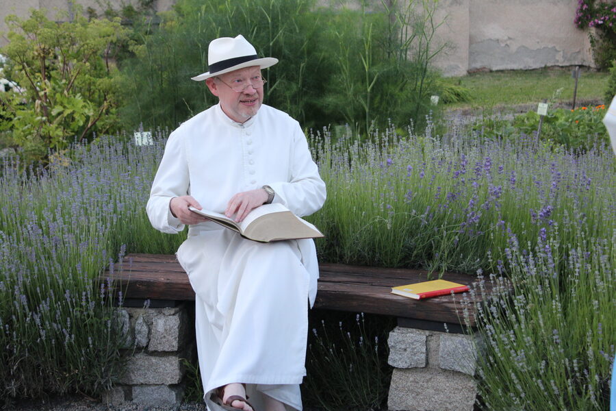 Der als „Krone-Kräuterpfarrer“ bekannte Benedikt Felsinger aus dem Stift Geras wird bei der diesjährigen Kärntner Marienwallfahrt predigen. / Stift Geras Der als „Krone-Kräuterpfarrer“ bekannte Benedikt Felsinger aus dem Stift Geras wird bei der diesjährigen Kärntner Marienwallfahrt predigen.