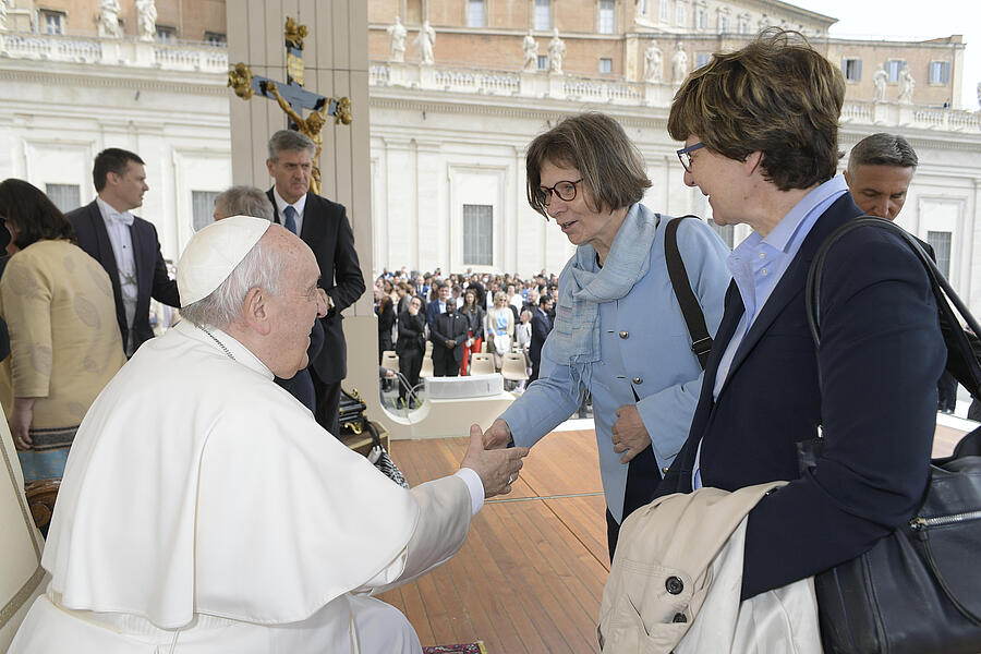 Im Mai 2022 war Sr. Christine Rod mit einer Frauendelegation zu Besuch bei Papst Franziskus. / VaticanMedia Im Mai 2022 war Sr. Christine Rod mit einer Frauendelegation zu Besuch bei Papst Franziskus.