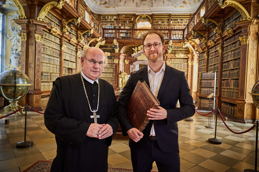 Abt Georg Wilfinger ernannte Johannes Deibl zum neuen Leiter der Stiftsbibliothek Melk.