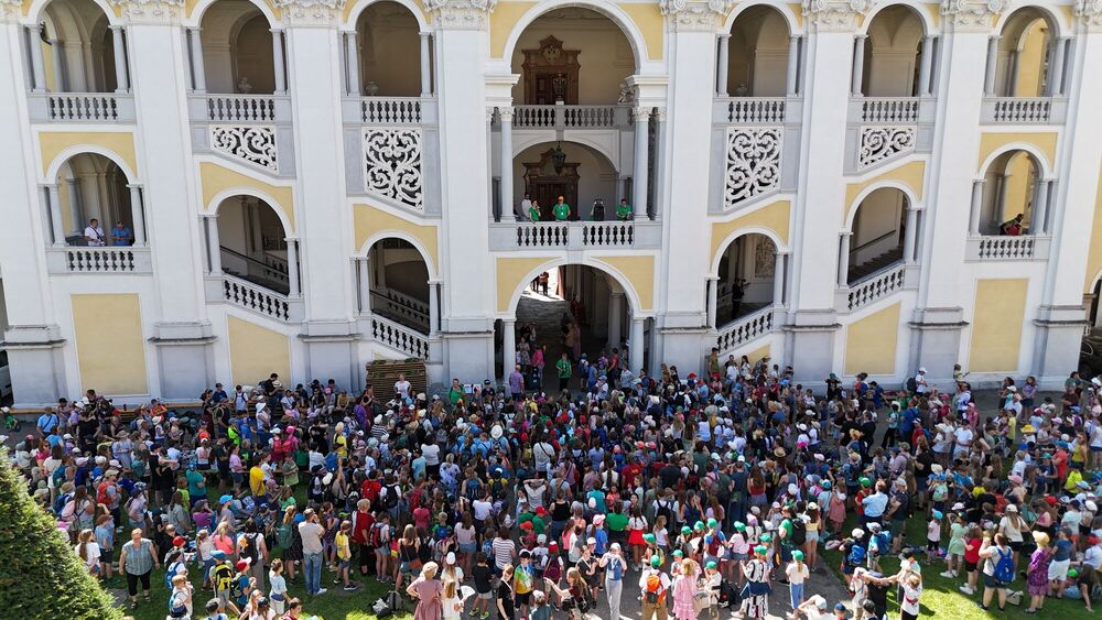 Ministrantinnen-Tag 2025: Abschluss im Stiftshof