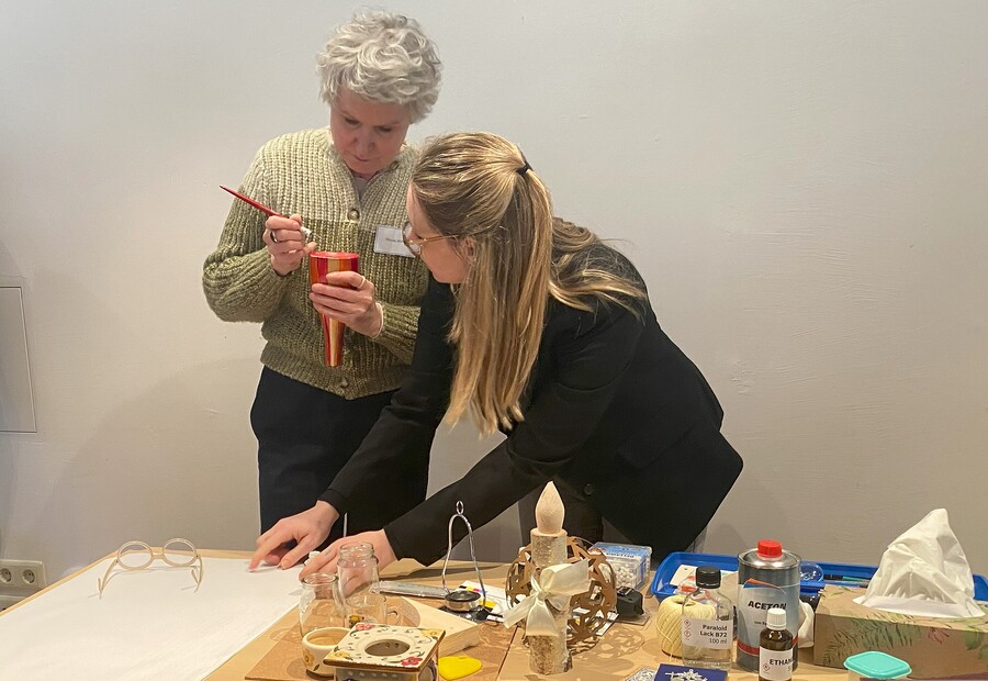 Gemeinsam mit Christa Zahlbruckner gab Petra Wieseneder praktische Tipps für die Inventarisierung.