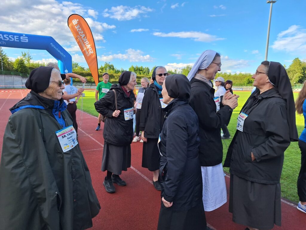 Franziskanerinnen von Vöcklabruck beim Charity-Run 2026