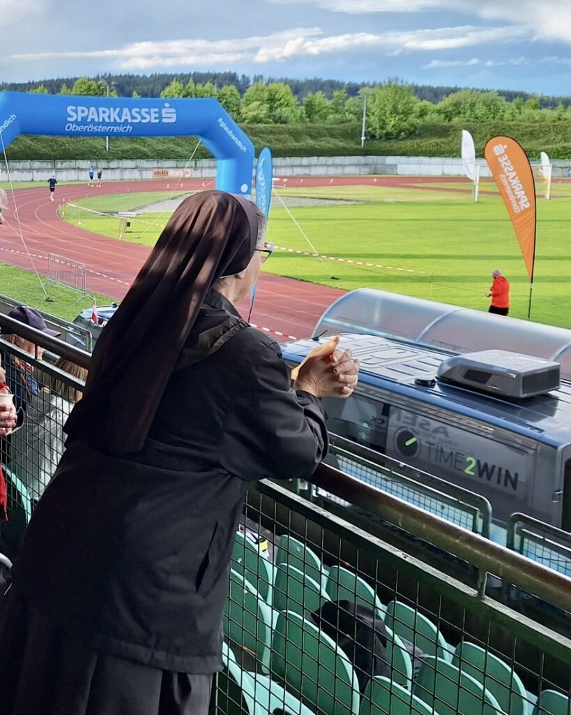 Franziskanerinnen von Vöcklabruck beim Charity-Run 2026